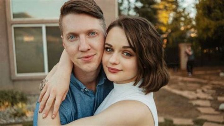 Joey King y Steven Piet una historia de amor fuera de los reflectores
