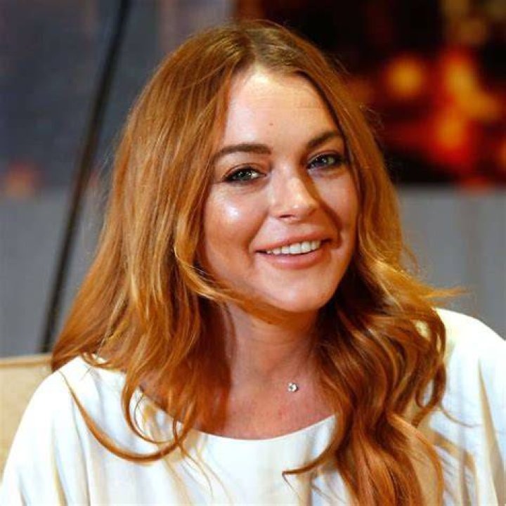 Lindsay Lohan's Face Looks Bizarre Amid Plastic Surgery Rumors